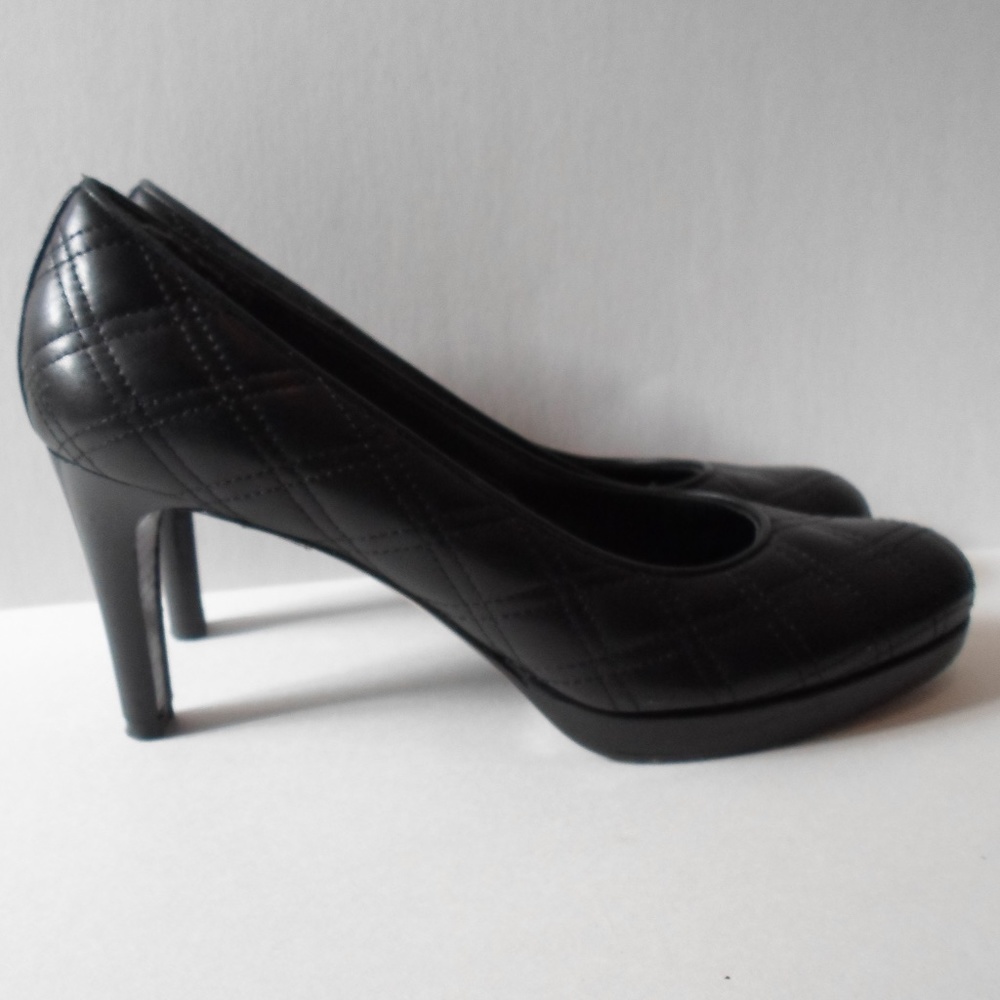 Stuart Weitzman Sz 8 Quilted Platform Black Heels